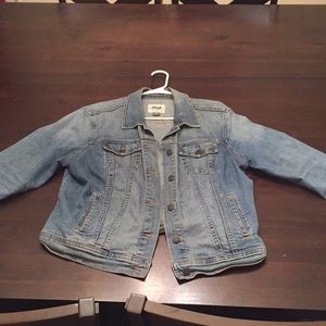 Woman’s jean jacket Old navy